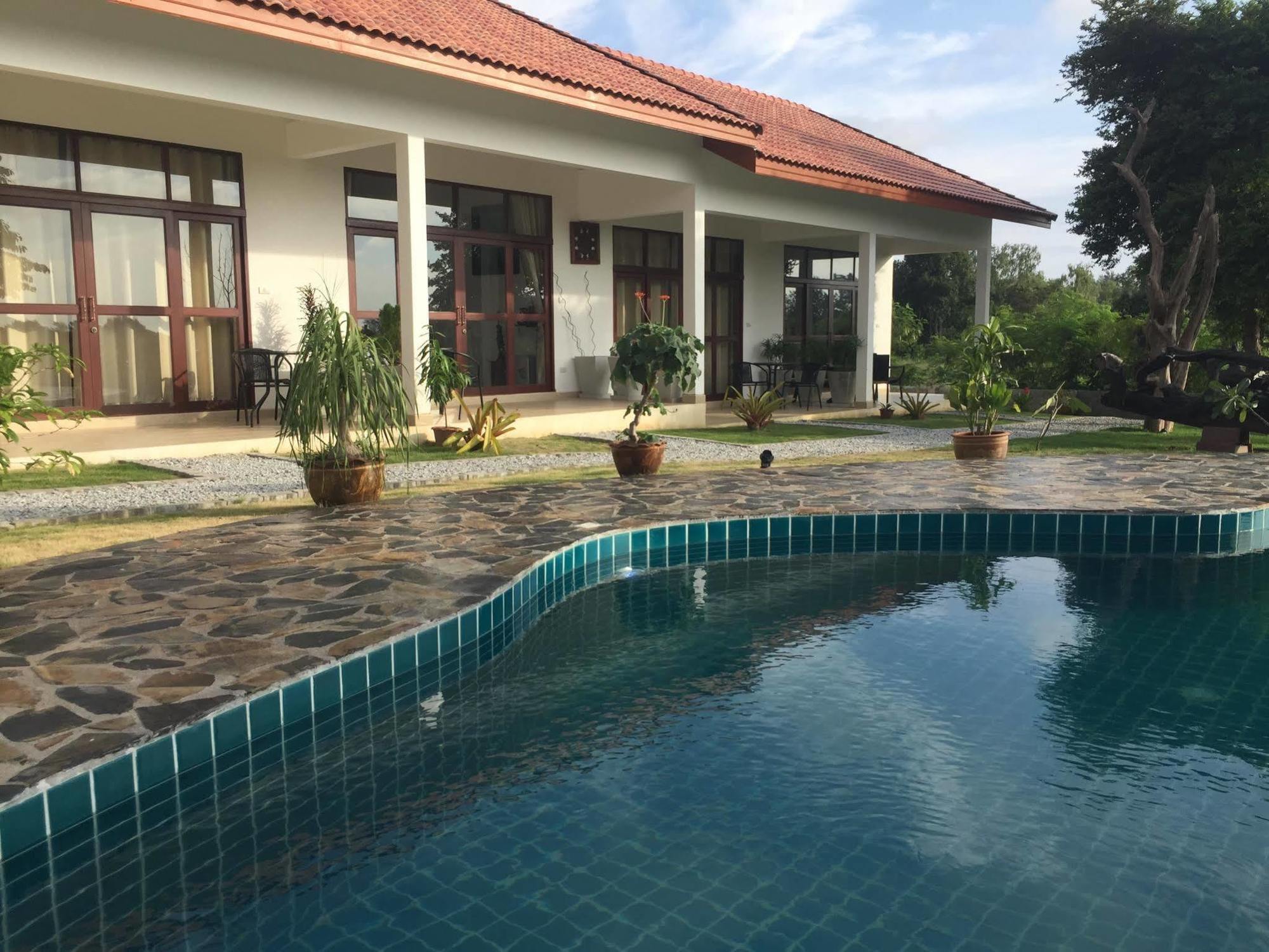 فندق Tree Roots Retreat رايونغ المظهر الخارجي الصورة